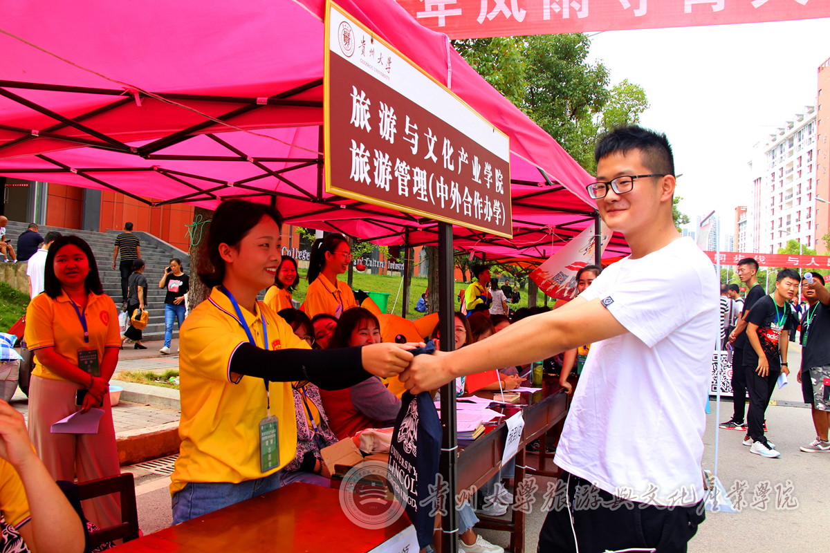 辅导员谢爽老师为家长答疑 辅导员谢爽老师为家长答疑